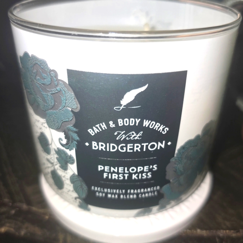Bath & Body Works Bridgerton Candle - Penelope's First Kiss